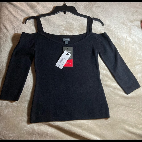 🥶❄️Cold shoulder sweater top❄️🥶 - Picture 4 of 8